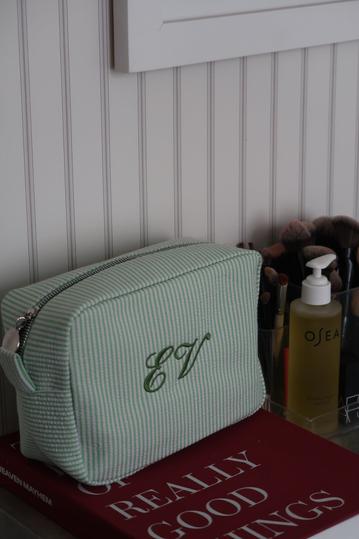 EVERYDAY STRIPE MAKEUP BAG - GREEN